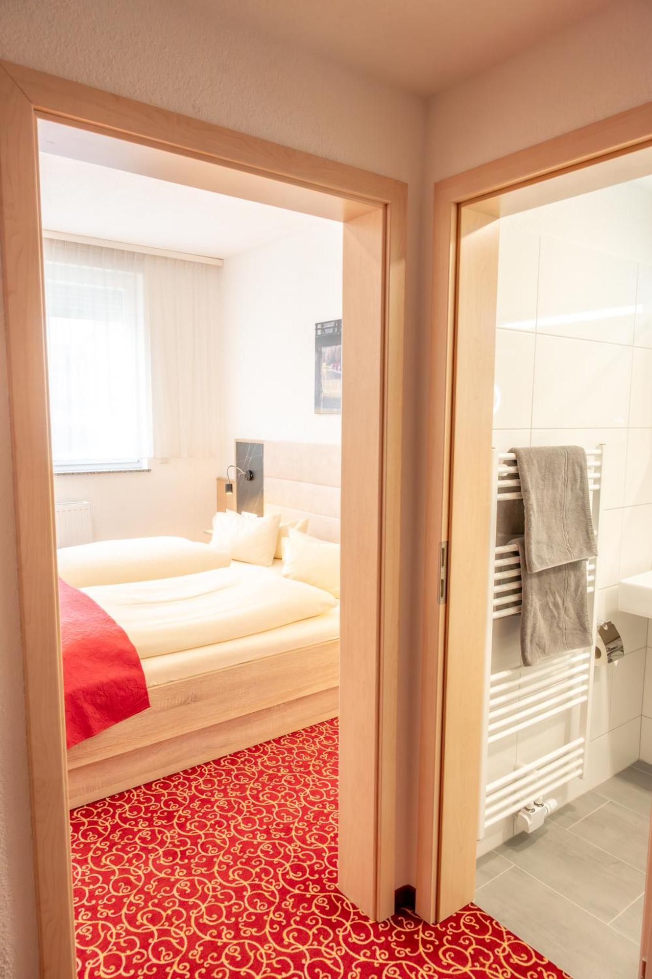 Aara Hotel 3*