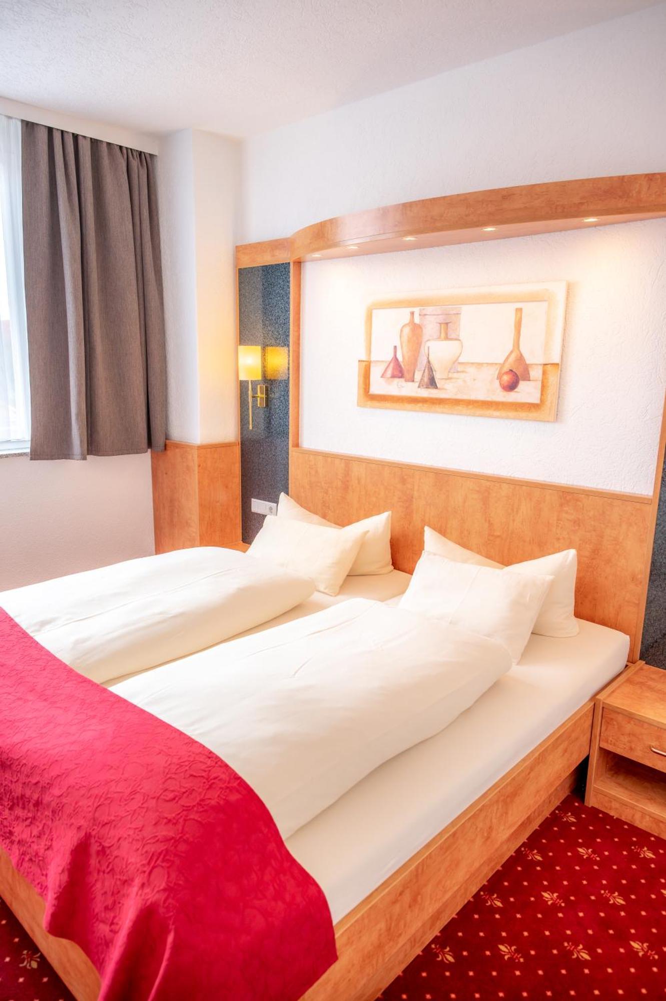 Aara Hotel 3*