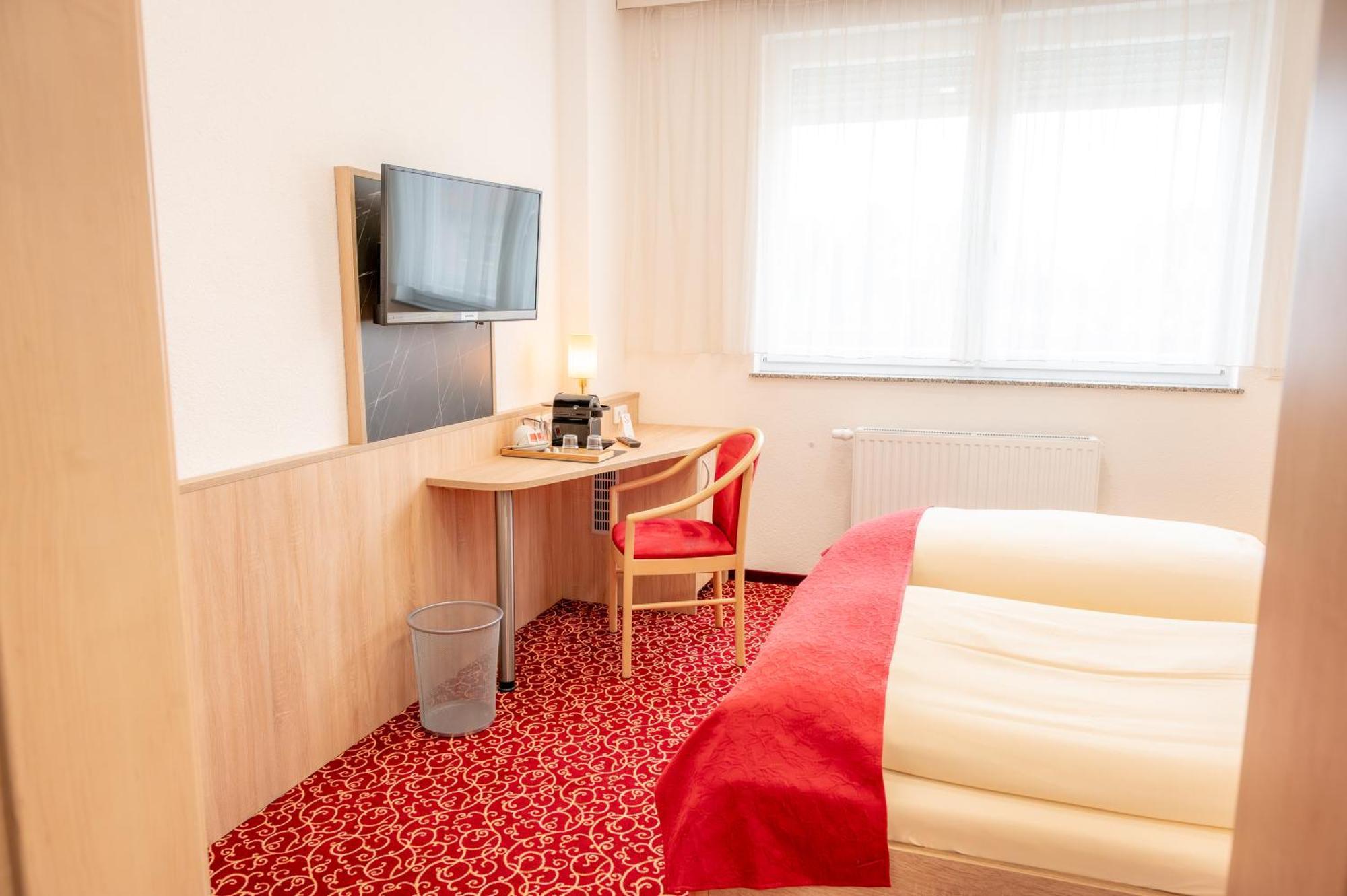 Hotel Aara 3*