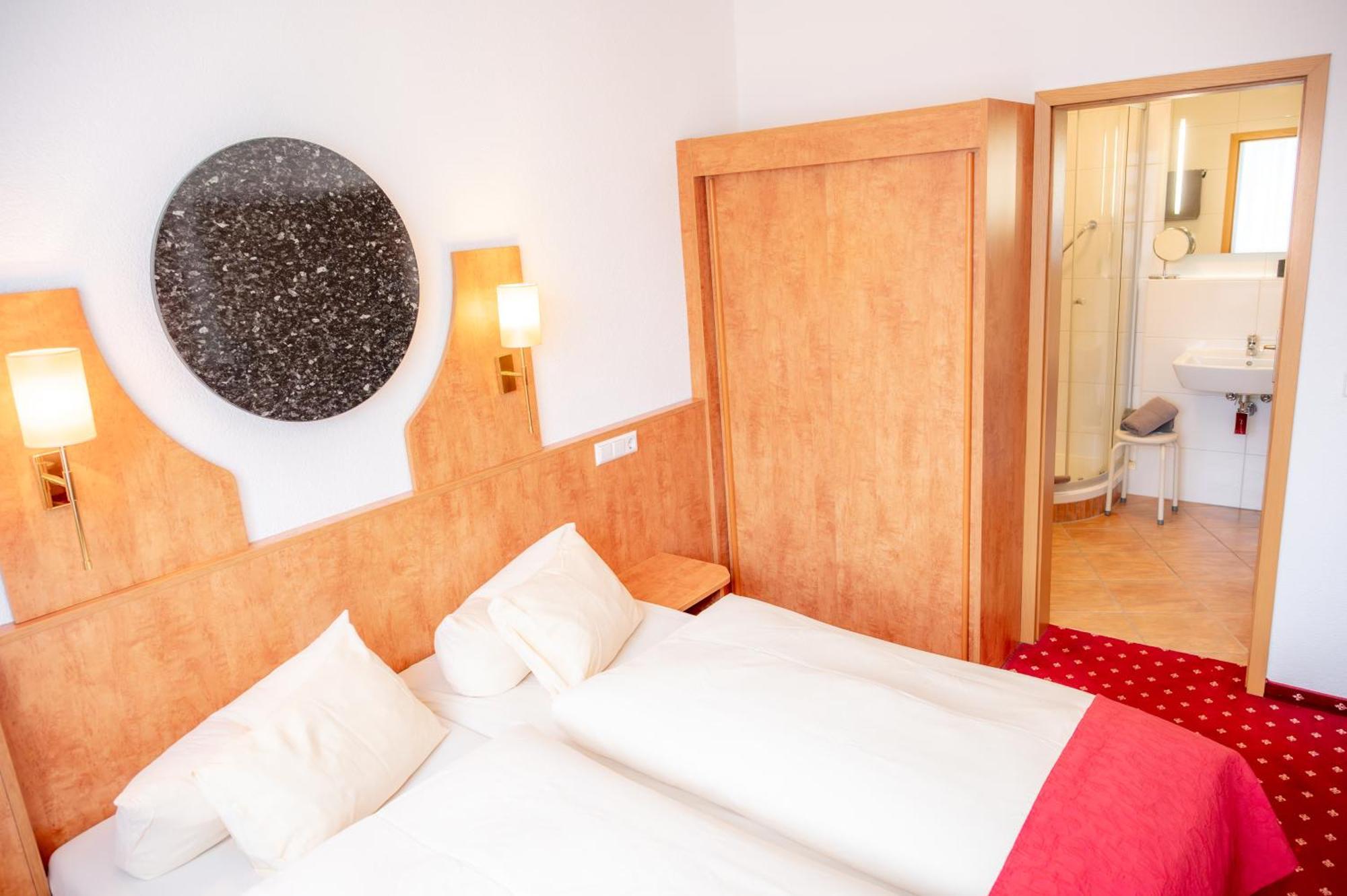 Aara Hotel