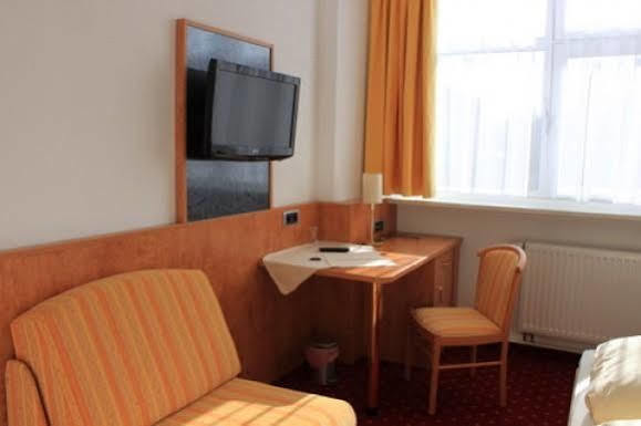 Hotel Aara 3*